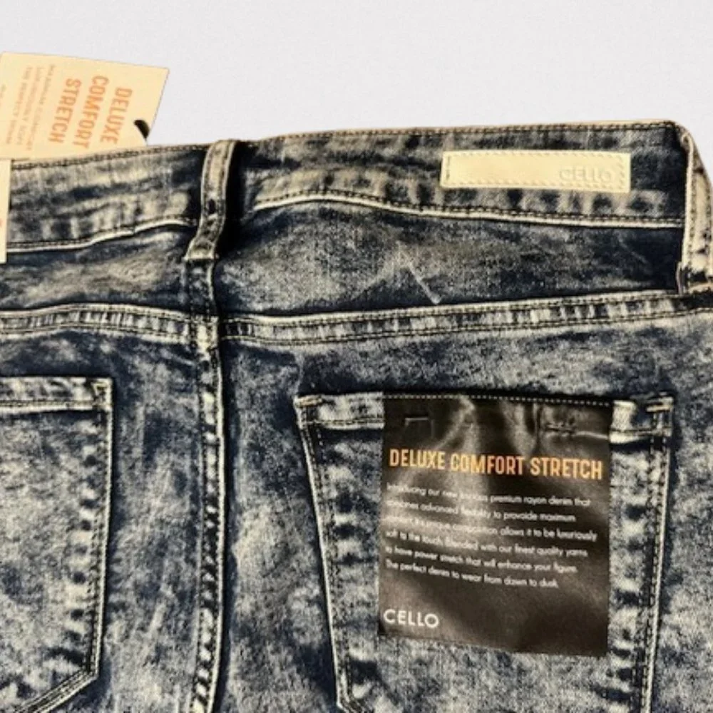Cello High Waist Distressed Acid Wash Shredded Jeans  (2)  4095   NWT Boutique - Picture 6 of 8